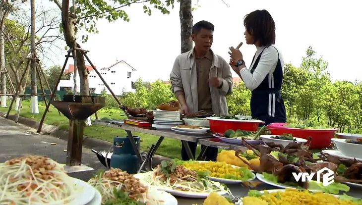 Hương vị tình thân - Tập 6: Bà Xuân bị mẹ chồng ghét ra mặt vì ăn mặc lòe loẹt - Ảnh 9. Hương vị tình thân - Tập 6: Bà Xuân bị mẹ chồng ghét ra mặt vì ăn mặc lòe loẹt - Ảnh 9.