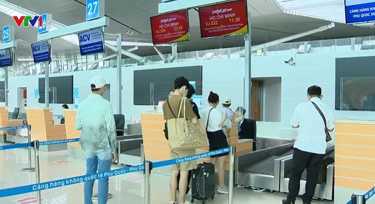 Các địa phương siết chặt phòng dịch COVID-19, đảm bảo an toàn dịp nghỉ lễ 30/4-1/5 - Ảnh 1. Các địa phương siết chặt phòng dịch COVID-19, đảm bảo an toàn dịp nghỉ lễ 30/4-1/5 - Ảnh 1.