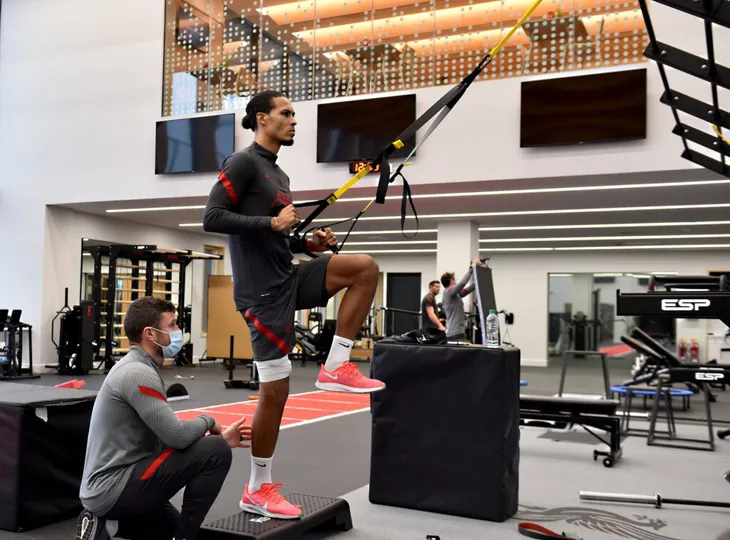 Hồi phục tích cực, Van Dijk có thể góp mặt tại EURO 2020 - Ảnh 2. Hồi phục tích cực, Van Dijk có thể góp mặt tại EURO 2020 - Ảnh 2.