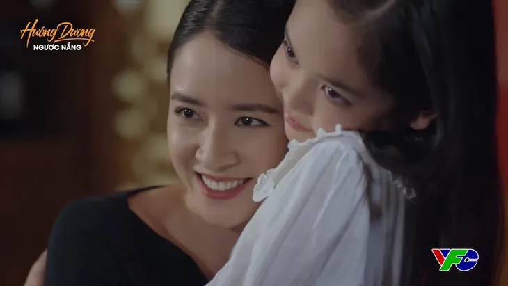 Hướng dương ngược nắng - Tập 60: Mẹ Cami trở về, bố con Hoàng cười không ngớt - Ảnh 1. Hướng dương ngược nắng - Tập 60: Mẹ Cami trở về, bố con Hoàng cười không ngớt - Ảnh 1.