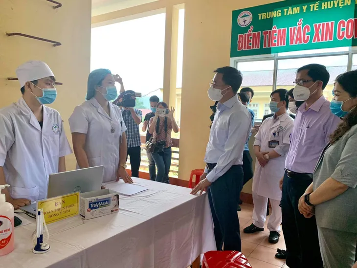 Bộ Y tế kiểm tra công tác phòng, chống dịch COVID-19 tại Yên Bái - Ảnh 3. Bộ Y tế kiểm tra công tác phòng, chống dịch COVID-19 tại Yên Bái - Ảnh 3.