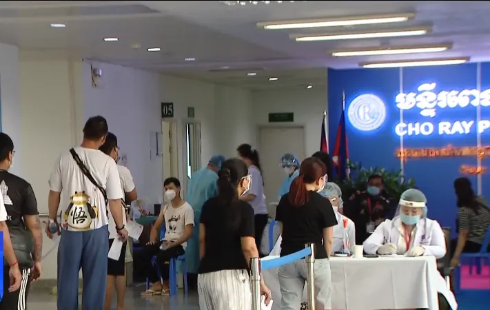 Bệnh viện Việt Nam góp sức giữa tâm dịch Campuchia - Ảnh 1. Bệnh viện Việt Nam góp sức giữa tâm dịch Campuchia - Ảnh 1.