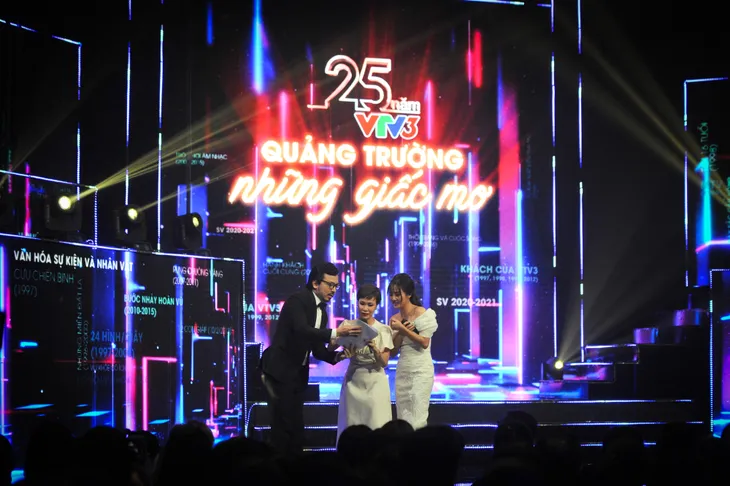 Mừng sinh nhật 25 tuổi VTV3: Cứ mơ đi cho đến khi có thể chạm vào - Ảnh 11. Mừng sinh nhật 25 tuổi VTV3: Cứ mơ đi cho đến khi có thể chạm vào - Ảnh 11.