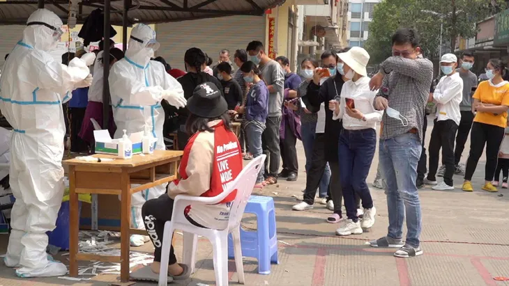 Trung Quốc tiêm vaccine cho cả một thành phố trước nguy cơ bùng phát dịch - Ảnh 1. Trung Quốc tiêm vaccine cho cả một thành phố trước nguy cơ bùng phát dịch - Ảnh 1.