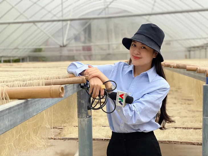 Nữ BTV Thời sự 19h biến hóa với gu thời trang sành điệu, tinh tế - Ảnh 18. Nữ BTV Thời sự 19h biến hóa với gu thời trang sành điệu, tinh tế - Ảnh 18.