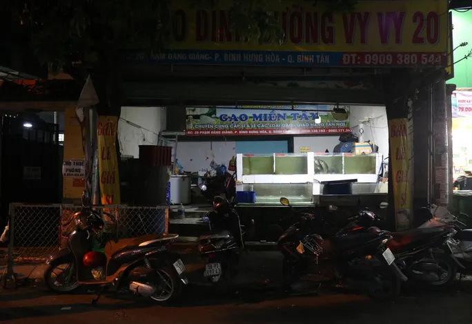 TP Hồ Chí Minh phong tỏa nơi ở của bệnh nhân 2910 - Ảnh 1. TP Hồ Chí Minh phong tỏa nơi ở của bệnh nhân 2910 - Ảnh 1.