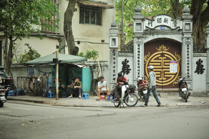 Hàng loạt di tích trên phố cổ biến thành điểm kinh doanh, buôn bán - Ảnh 8. Hàng loạt di tích trên phố cổ biến thành điểm kinh doanh, buôn bán - Ảnh 8.
