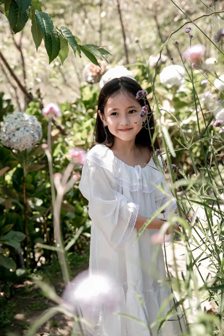 Con gái Hà Kiều Anh càng lớn càng xinh như thiên thần - Ảnh 3. Con gái Hà Kiều Anh càng lớn càng xinh như thiên thần - Ảnh 3.
