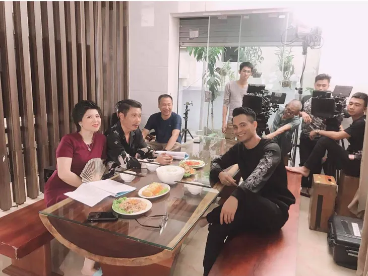 Muôn kiểu tập thoại của dàn diễn viên trong Hướng dương ngược nắng - Ảnh 10. Muôn kiểu tập thoại của dàn diễn viên trong Hướng dương ngược nắng - Ảnh 10.