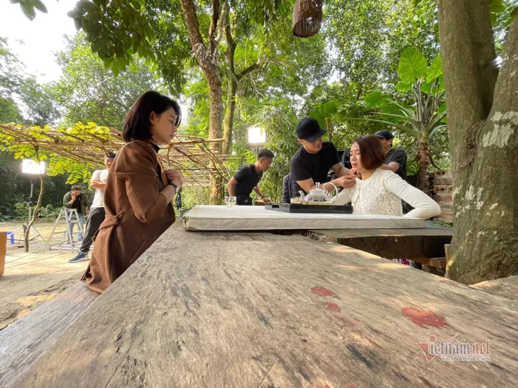 Muôn kiểu tập thoại của dàn diễn viên trong Hướng dương ngược nắng - Ảnh 6. Muôn kiểu tập thoại của dàn diễn viên trong Hướng dương ngược nắng - Ảnh 6.