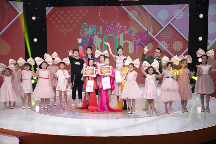 Á hậu Thúy An hóa búp bê barbie khi làm giám khảo Siêu mẫu nhí - Ảnh 6. Á hậu Thúy An hóa búp bê barbie khi làm giám khảo Siêu mẫu nhí - Ảnh 6.