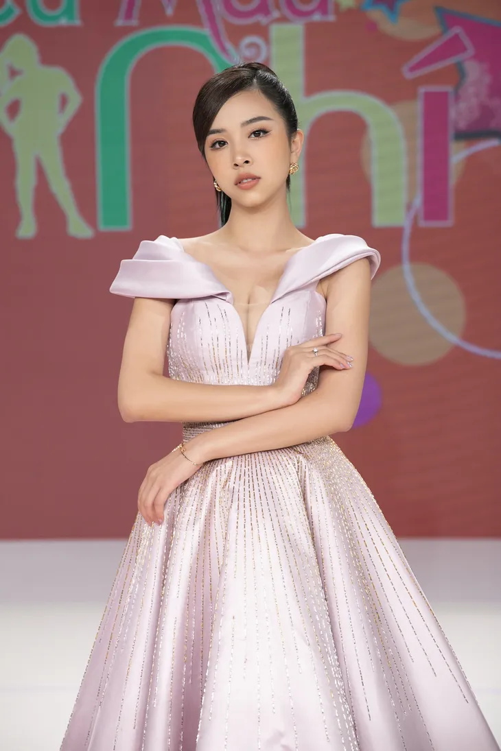 Á hậu Thúy An hóa búp bê barbie khi làm giám khảo Siêu mẫu nhí - Ảnh 2. Á hậu Thúy An hóa búp bê barbie khi làm giám khảo Siêu mẫu nhí - Ảnh 2.