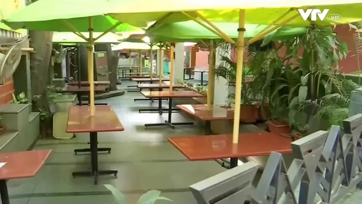 Dịch bệnh lan rộng tại Ấn Độ, người dân phản đối lệnh giới nghiêm - Ảnh 1. Dịch bệnh lan rộng tại Ấn Độ, người dân phản đối lệnh giới nghiêm - Ảnh 1.