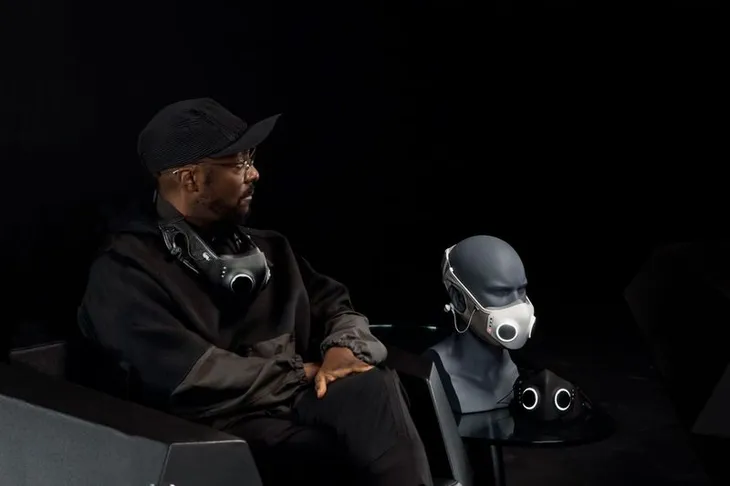 Rapper Will.i.am thiết kế khẩu trang, bán giá 299 đô la Mỹ - Ảnh 1. Rapper Will.i.am thiết kế khẩu trang, bán giá 299 đô la Mỹ - Ảnh 1.