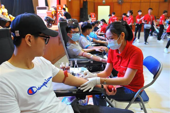 Không khí ngày hội thanh niên hiến máu tình nguyện năm 2021 - Ảnh 4. Không khí ngày hội thanh niên hiến máu tình nguyện năm 2021 - Ảnh 4.