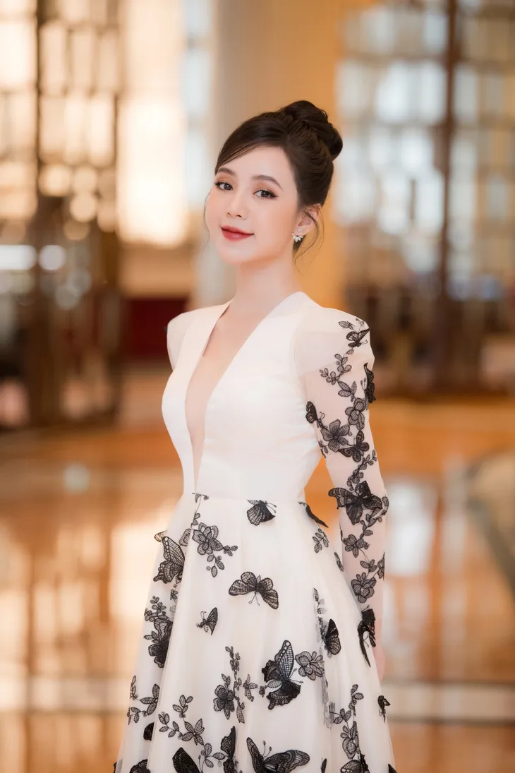 Quỳnh Kool già trước tuổi với lối trang điểm đậm - Ảnh 1. Quỳnh Kool già trước tuổi với lối trang điểm đậm - Ảnh 1.