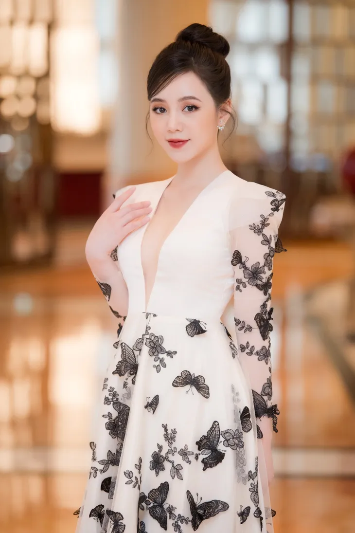 Quỳnh Kool già trước tuổi với lối trang điểm đậm - Ảnh 18. Quỳnh Kool già trước tuổi với lối trang điểm đậm - Ảnh 18.