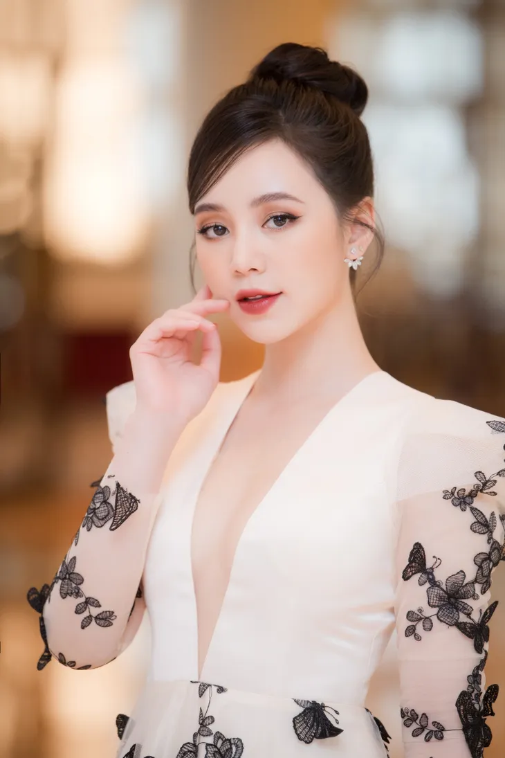 Quỳnh Kool già trước tuổi với lối trang điểm đậm - Ảnh 11. Quỳnh Kool già trước tuổi với lối trang điểm đậm - Ảnh 11.