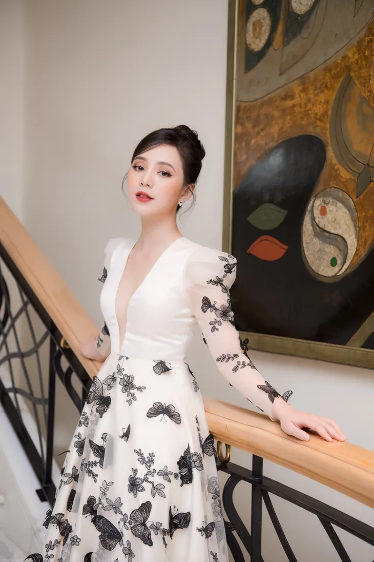 Quỳnh Kool già trước tuổi với lối trang điểm đậm - Ảnh 12. Quỳnh Kool già trước tuổi với lối trang điểm đậm - Ảnh 12.