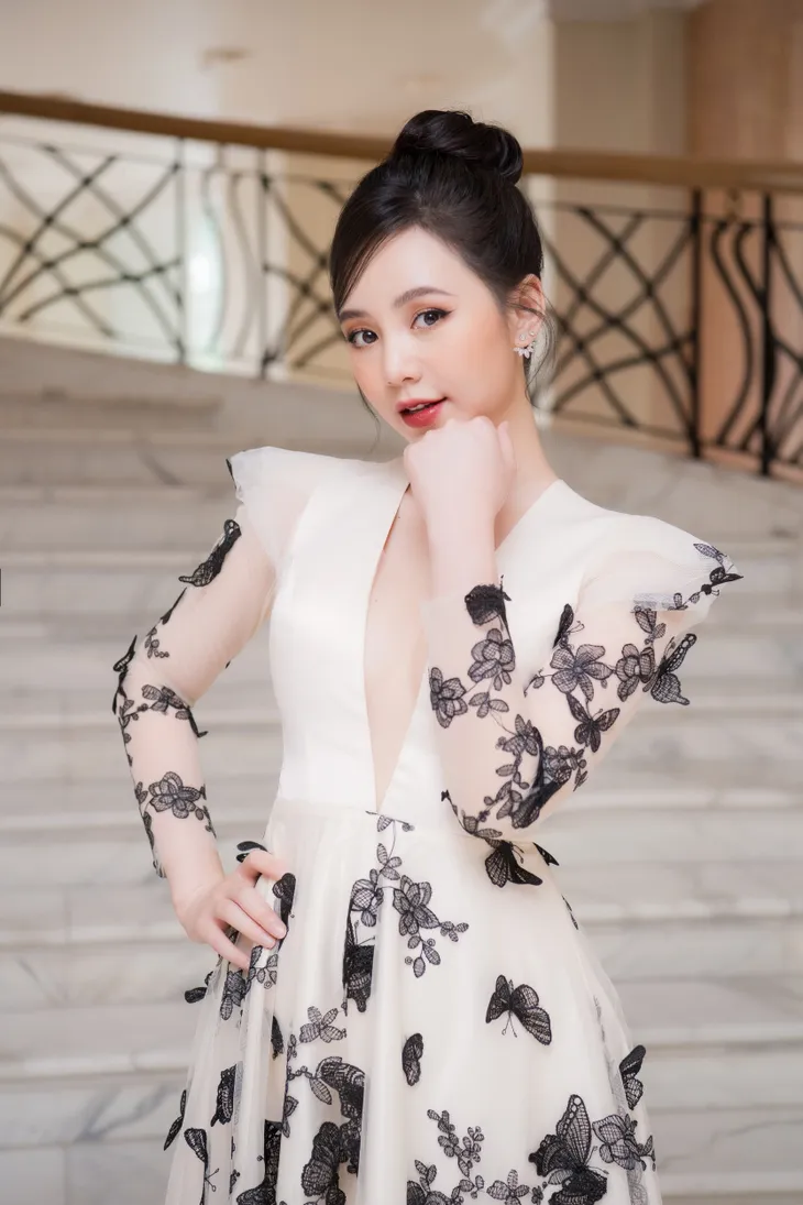 Quỳnh Kool già trước tuổi với lối trang điểm đậm - Ảnh 25. Quỳnh Kool già trước tuổi với lối trang điểm đậm - Ảnh 25.