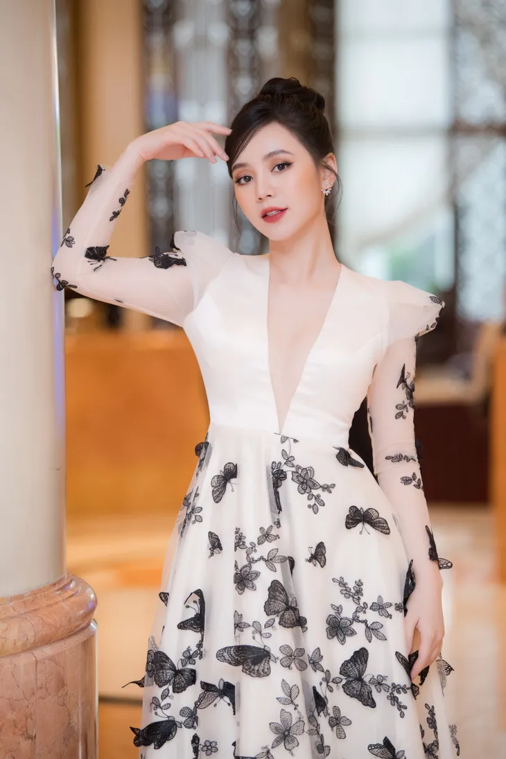 Quỳnh Kool già trước tuổi với lối trang điểm đậm - Ảnh 27. Quỳnh Kool già trước tuổi với lối trang điểm đậm - Ảnh 27.