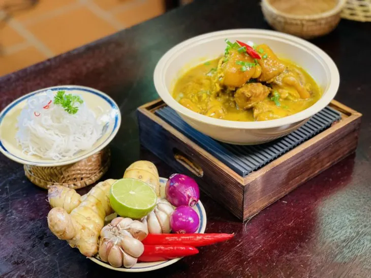 Nhiều sao Việt hội ngộ thưởng thức ẩm thực Hà thành tại Hồ Chí Minh - Ảnh 8. Nhiều sao Việt hội ngộ thưởng thức ẩm thực Hà thành tại Hồ Chí Minh - Ảnh 8.