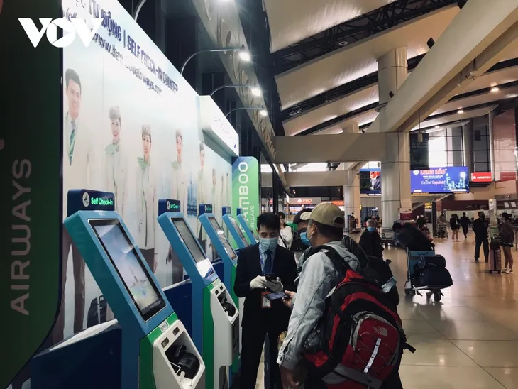 Bộ GTVT: Chưa tính đến việc áp giá sàn vé máy bay - Ảnh 5. Bộ GTVT: Chưa tính đến việc áp giá sàn vé máy bay - Ảnh 5.