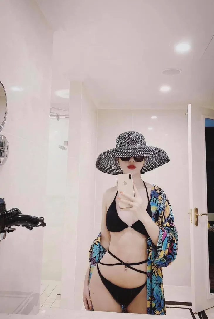 Dàn diễn viên Việt tuần qua: Đình Tú khoe ảnh giường chiếu, Lương Thu Trang đăng ảnh bikini thèm đi chơi - Ảnh 4. Dàn diễn viên Việt tuần qua: Đình Tú khoe ảnh giường chiếu, Lương Thu Trang đăng ảnh bikini thèm đi chơi - Ảnh 4.