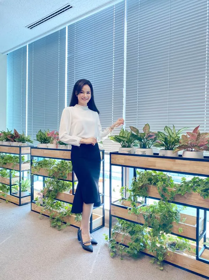 Dàn BTV, MC tuần qua: Thụy Vân đọ sắc với NSND Thu Hà, Mạnh Khang khoe mẹ xinh đẹp - Ảnh 8. Dàn BTV, MC tuần qua: Thụy Vân đọ sắc với NSND Thu Hà, Mạnh Khang khoe mẹ xinh đẹp - Ảnh 8.