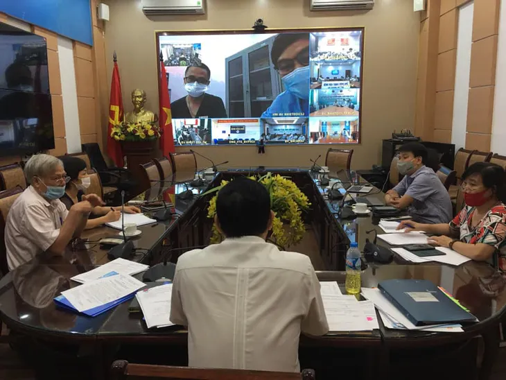 Chuyên gia đầu ngành hội chẩn điều trị 4 ca bệnh COVID-19 nặng tại BV Bệnh Nhiệt đới TW - Ảnh 2. Chuyên gia đầu ngành hội chẩn điều trị 4 ca bệnh COVID-19 nặng tại BV Bệnh Nhiệt đới TW - Ảnh 2.
