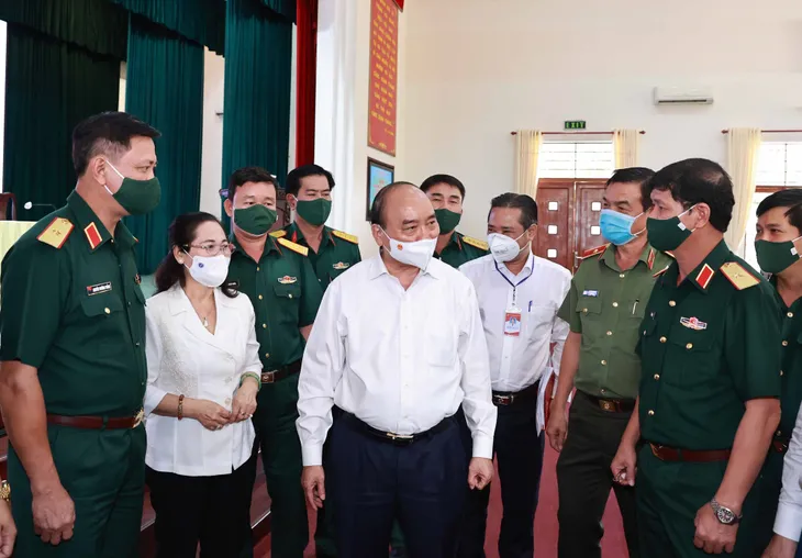 Chủ tịch nước tiếp xúc cử tri, thăm cán bộ chiến sĩ Sư đoàn 317 - Ảnh 1. Chủ tịch nước tiếp xúc cử tri, thăm cán bộ chiến sĩ Sư đoàn 317 - Ảnh 1.