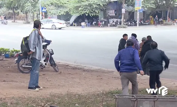 Hương vị tình thân - Tập 15: Bà Bích và con gái bẽ mặt bị cháu dâu đuổi ra khỏi nhà vì tội ăn cắp đồ - Ảnh 15. Hương vị tình thân - Tập 15: Bà Bích và con gái bẽ mặt bị cháu dâu đuổi ra khỏi nhà vì tội ăn cắp đồ - Ảnh 15.