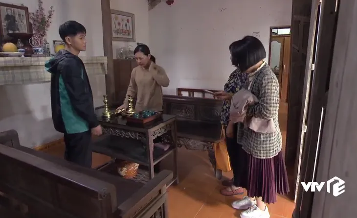 Hương vị tình thân - Tập 15: Bà Bích và con gái bẽ mặt bị cháu dâu đuổi ra khỏi nhà vì tội ăn cắp đồ - Ảnh 3. Hương vị tình thân - Tập 15: Bà Bích và con gái bẽ mặt bị cháu dâu đuổi ra khỏi nhà vì tội ăn cắp đồ - Ảnh 3.