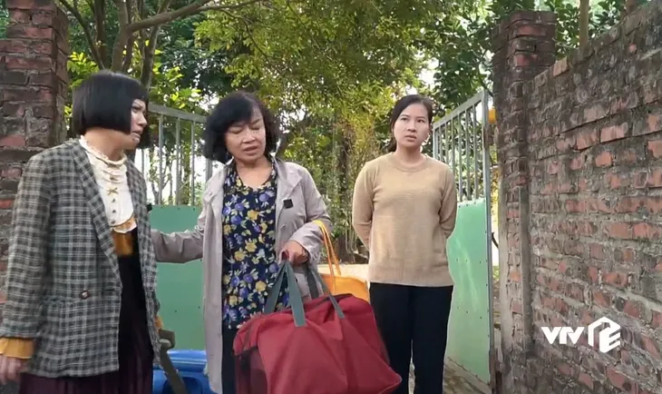 Hương vị tình thân - Tập 15: Bà Bích và con gái bẽ mặt bị cháu dâu đuổi ra khỏi nhà vì tội ăn cắp đồ - Ảnh 5. Hương vị tình thân - Tập 15: Bà Bích và con gái bẽ mặt bị cháu dâu đuổi ra khỏi nhà vì tội ăn cắp đồ - Ảnh 5.