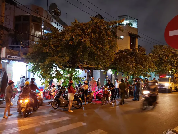 Nhiều quán massage, karaoke, café vẫn hoạt động như không có dịch COVID-19 - Ảnh 3. Nhiều quán massage, karaoke, café vẫn hoạt động như không có dịch COVID-19 - Ảnh 3.