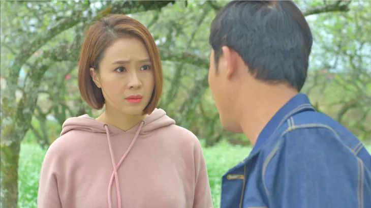 Hướng dương ngược nắng: Ngắm loạt set đồ mới đủ phong cách của Châu (Hồng Diễm) trong phần 2 - Ảnh 1. Hướng dương ngược nắng: Ngắm loạt set đồ mới đủ phong cách của Châu (Hồng Diễm) trong phần 2 - Ảnh 1.
