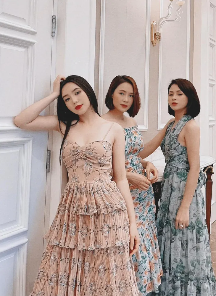 Hướng dương ngược nắng: Ngắm loạt set đồ mới đủ phong cách của Châu (Hồng Diễm) trong phần 2 - Ảnh 44. Hướng dương ngược nắng: Ngắm loạt set đồ mới đủ phong cách của Châu (Hồng Diễm) trong phần 2 - Ảnh 44.