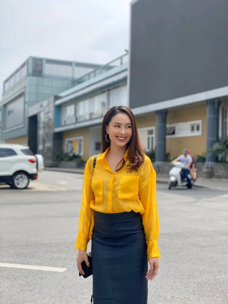 Hồng Diễm lấy đồ cũ để mặc trong Hướng dương ngược nắng - Ảnh 10. Hồng Diễm lấy đồ cũ để mặc trong Hướng dương ngược nắng - Ảnh 10.