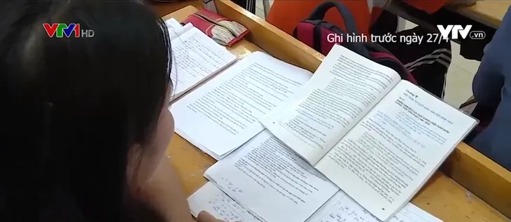 Dịch COVID-19 căng thẳng, phụ huynh Hà Nội kiến nghị bỏ môn thi thứ 4 - Ảnh 1. Dịch COVID-19 căng thẳng, phụ huynh Hà Nội kiến nghị bỏ môn thi thứ 4 - Ảnh 1.