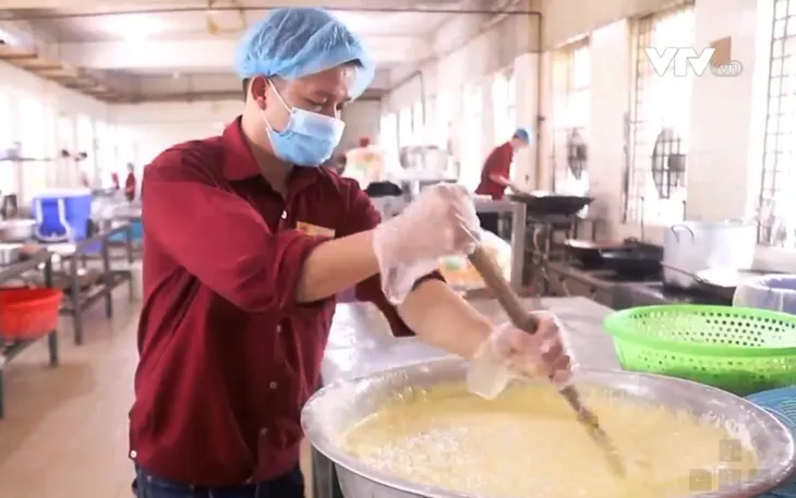 Đồng lòng, chung niềm tin tất thắng trong tâm dịch Bệnh viện K Tân Triều - Ảnh 1. Đồng lòng, chung niềm tin tất thắng trong tâm dịch Bệnh viện K Tân Triều - Ảnh 1.