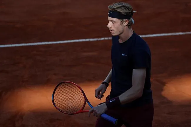 Ngược dòng vất vả trước Shapovalov, Nadal tiến vào tứ kết Italia mở rộng 2021 - Ảnh 1. Ngược dòng vất vả trước Shapovalov, Nadal tiến vào tứ kết Italia mở rộng 2021 - Ảnh 1.
