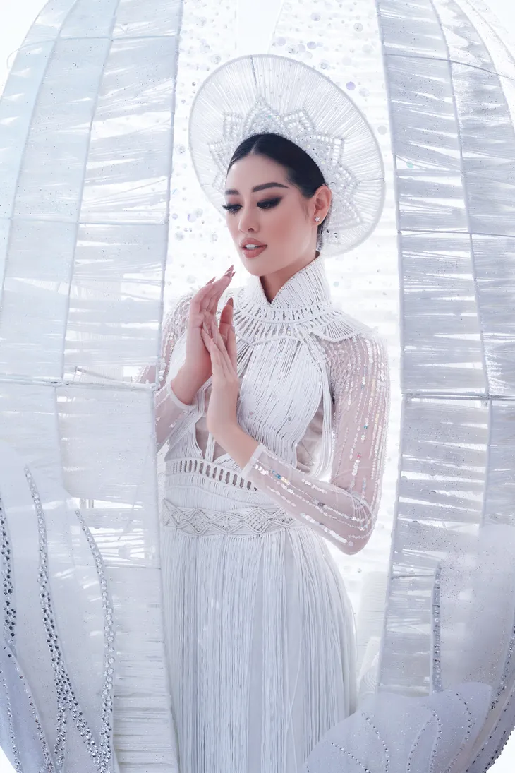 Khánh Vân sẵn sàng trình diễn trang phục dân tộc nặng 30kg tại Miss Universe - Ảnh 4. Khánh Vân sẵn sàng trình diễn trang phục dân tộc nặng 30kg tại Miss Universe - Ảnh 4.