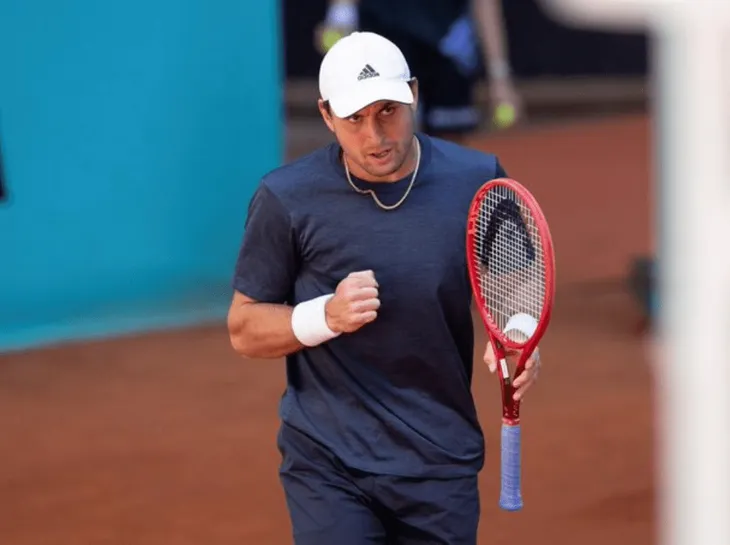 Daniil Medvedev dừng bước tại vòng 2 giải quần vợt Italia mở rộng 2021 - Ảnh 2. Daniil Medvedev dừng bước tại vòng 2 giải quần vợt Italia mở rộng 2021 - Ảnh 2.