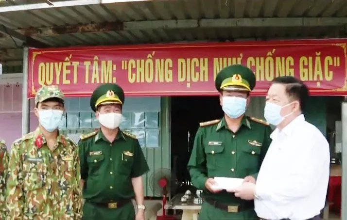 Động viên cán bộ, chiến sĩ Đồn Biên phòng Phước Tân, Tây Ninh - Ảnh 1. Động viên cán bộ, chiến sĩ Đồn Biên phòng Phước Tân, Tây Ninh - Ảnh 1.