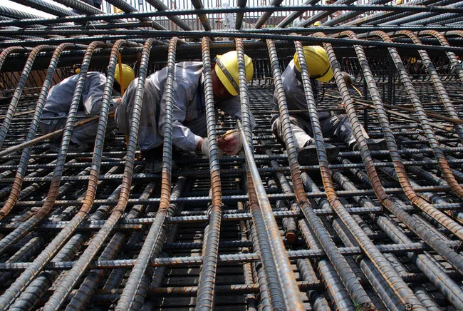 Bộ Xây dựng yêu cầu lên các kịch bản khi giá thép tăng cao - Ảnh 1.