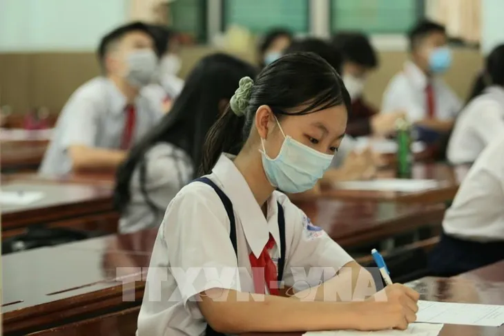 Bộ GD&ĐT đề nghị giữ ổn định mức học phí trong năm học mới 2021-2022 - Ảnh 1.