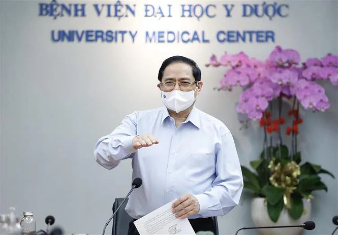 Thủ tướng: Ngành y tế hãy tiếp tục thể hiện lòng yêu nước và tinh thần trách nhiệm - Ảnh 1. Thủ tướng: Ngành y tế hãy tiếp tục thể hiện lòng yêu nước và tinh thần trách nhiệm - Ảnh 1.