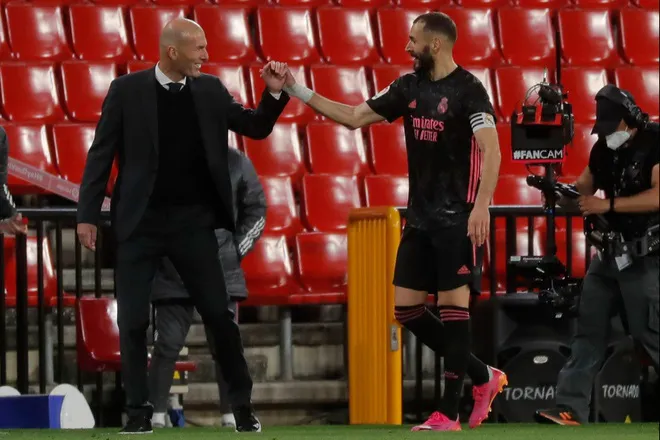 Thắng dễ Granada, Real Madrid áp sát ngôi đầu La Liga - Ảnh 2. Thắng dễ Granada, Real Madrid áp sát ngôi đầu La Liga - Ảnh 2.