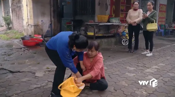 Hương vị tình thân - Tập 19: Mẹ Nam ủ mưu xin làm giúp việc nhà Long? - Ảnh 12. Hương vị tình thân - Tập 19: Mẹ Nam ủ mưu xin làm giúp việc nhà Long? - Ảnh 12.
