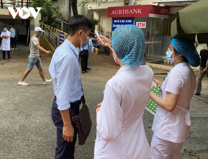 Bác sĩ dương tính với COVID-19, Bệnh viện Phổi Trung ương xét nghiệm cho gần 2.000 người - Ảnh 1. Bác sĩ dương tính với COVID-19, Bệnh viện Phổi Trung ương xét nghiệm cho gần 2.000 người - Ảnh 1.